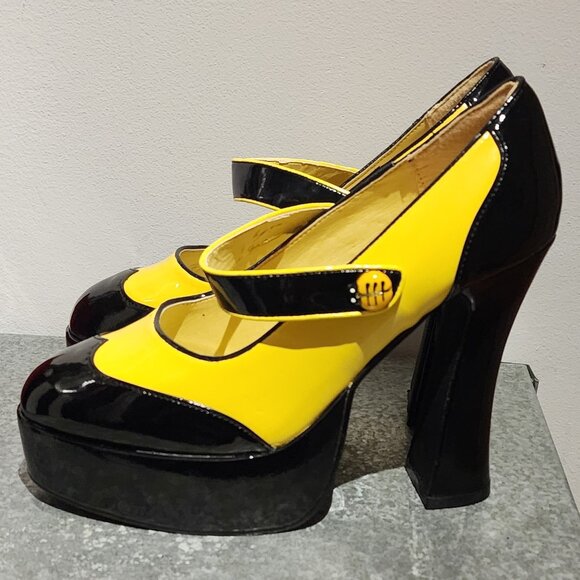 Ellie Black and Yellow Bug Heels - Picture 2 of 9